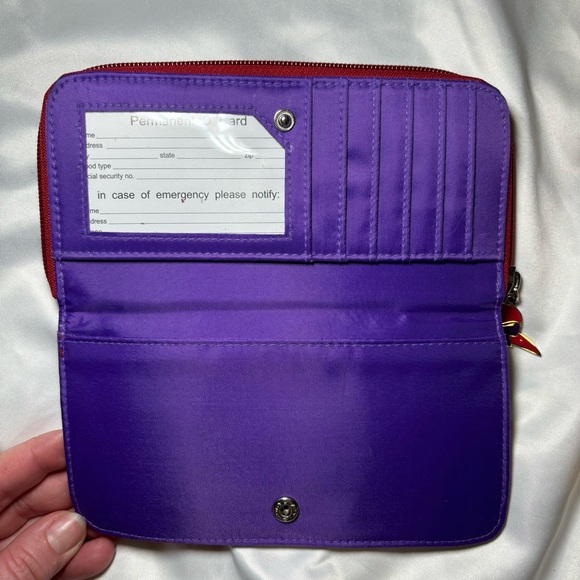 Red Hat Society Nylon Zip Around Wallet Metal Charm Zipper Pull 7 x 3.5 Inch - Picture 7 of 10